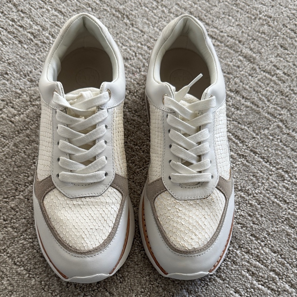 Massimo Dutti White Leather Minimal Sneakers | Size 40 (US 9)